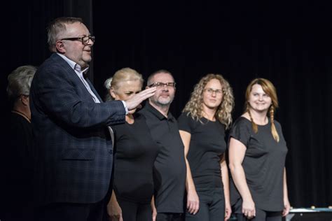 Krasnoludki Rz Dzi Y Na Scenie Teatralnej W Starym S Czu