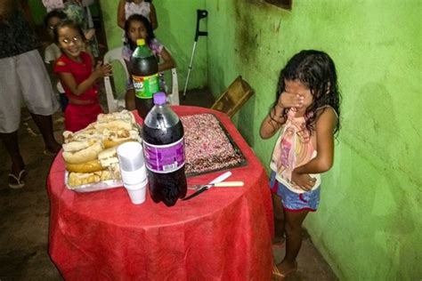 Menina Chora Ao Ganhar Festa De Anivers Rio E Internet Se Emociona