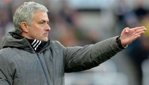 Mourinho: "Newcastle Melawan Kami Seperti Seekor 'Binatang'"