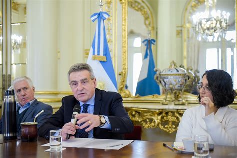 Agustín Rossi El Estado tiene que alentar a los medios alternativos