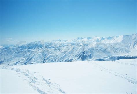 Hohe Berge Unter Schnee Im Winter Stock Bild Colourbox