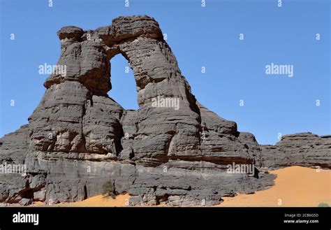 Rocas En El Desierto Del S Hara En Argelia Formaciones Rocosas Y