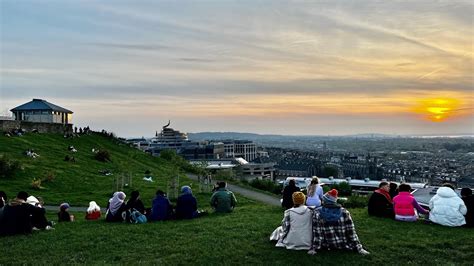 Edinburgh Walking Tour .Calton Hill during the Golden Hour. Beautiful ...