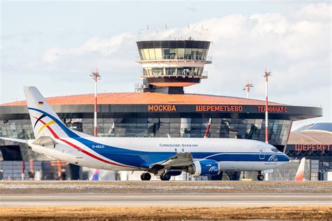 В Шереметьево аварийно сажают самолет из-за неисправности - Газета.Ru ...