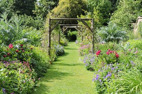 Beautiful Chastleton House and Garden - Great British Gardens