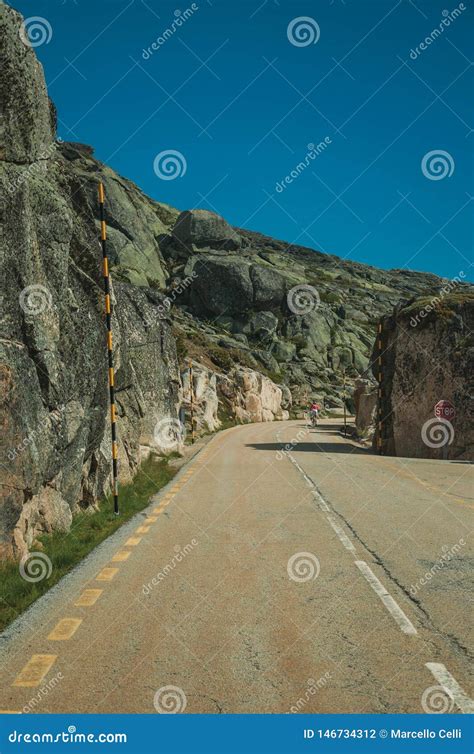 Chauss E Passant Par Le Paysage Rocheux Photo Stock Image Du Rambarde