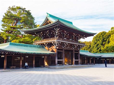 Land Of The Rising Sun 10 Must Visit Tokyo Attractions