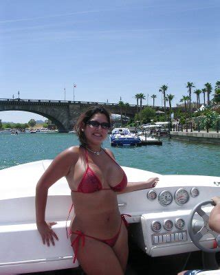 Más voluptuosas mujeres calientes en bikini Fotos Porno XXX Fotos