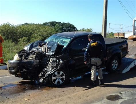 Motorista Foge De Abordagem Policial Bate O Carro Contra Carreta E