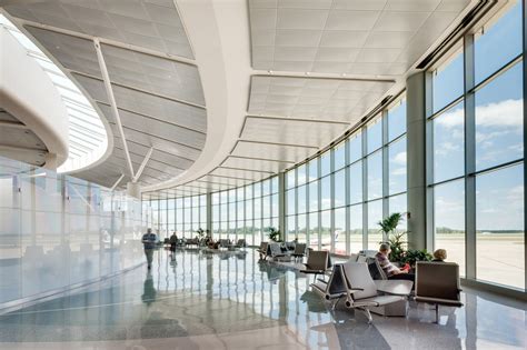 Baton Rouge Metropolitan Airport Extension / WHLC Architecture | ArchDaily