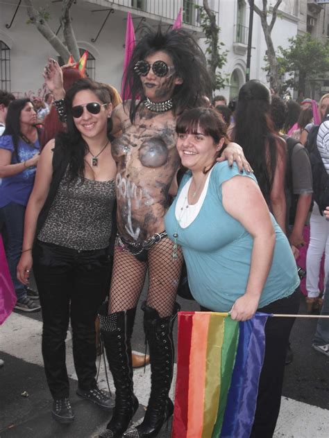 El Mordaz Día del orgullo gay desfile