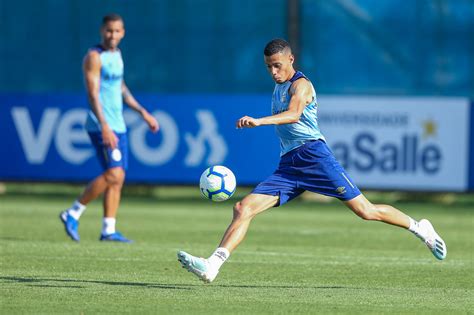 Atletas Fazem Treino T Cnico No Ct Luiz Carvalho