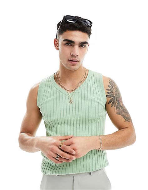 Camiseta Verde Ajustada Sin Mangas Con Cuello De Pico De Canalé Ligero