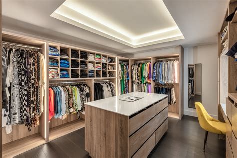 Contemporary Walk In Closet Designs That Maximize Space And Style