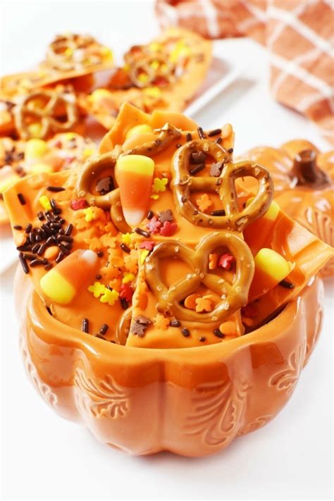 Fall Candy Bark Recipe (Fun & Easy)