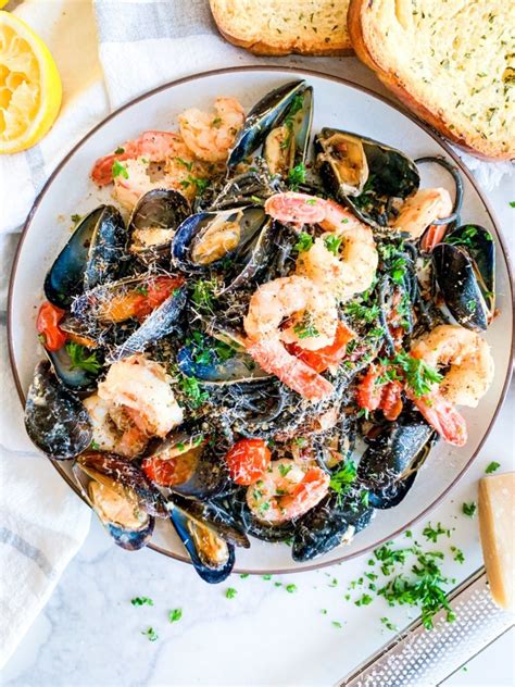 SQUID INK PASTA WITH SHRIMP MUSSELS IN WHITE WINE Thecommunalfeast