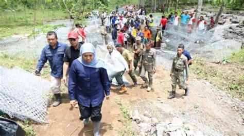 Khofifah Sebut Banjir Bandang Di Jember Dan Bondowoso Akibat Hutan Gundul