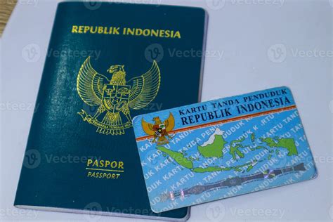 Indonesian Green Passport And Indonesian Identity Card Owned By Indonesian Citizens 13932201