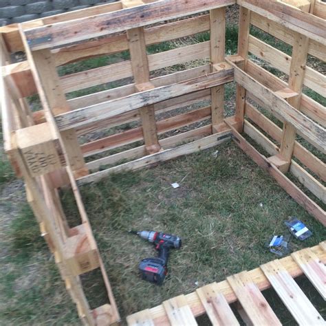 How To Make A Chicken Coop Out Of Pallets B C Guides