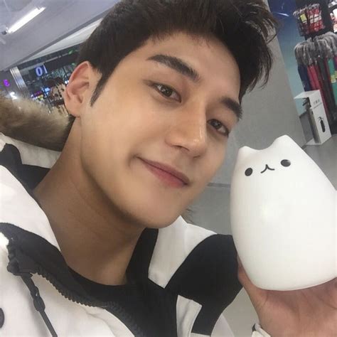 Hot boy lai Mỹ Hàn sở hữu body múi săn chắc cùng gương mặt đẹp trai