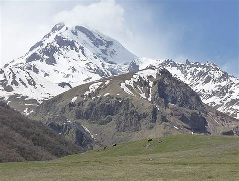 Tourism, Travel Guide, City Tourism information.: Mount Kazbek in Georgia