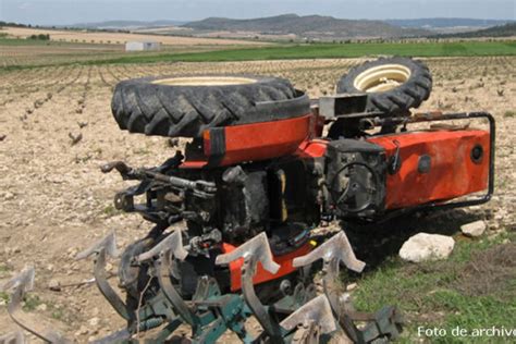 Muere Una Mujer Al Quedar Atrapada Bajo El Tractor Con El Que Trabajaba