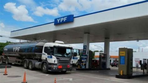 YPF aumentó un 2 9 promedio los precios de la nafta y el gasoil Perfil