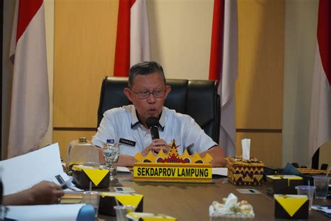 Sekdaprov Lampung Pimpin Rapat Pembahasan Penyampaian Laporan Kegiatan