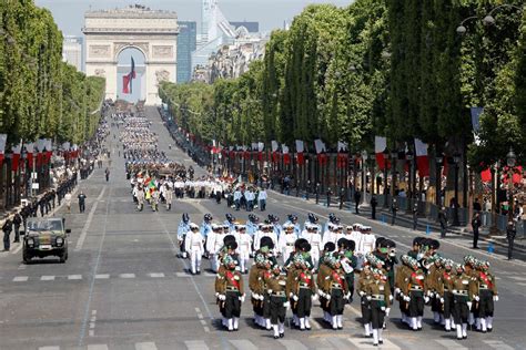 14 Juillet : revivez le défilé militaire sur les Champs-Élysées en images
