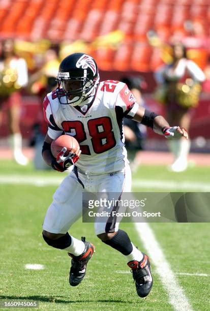 686 Warrick Dunn Falcons Stock Photos, High-Res Pictures, and Images ...