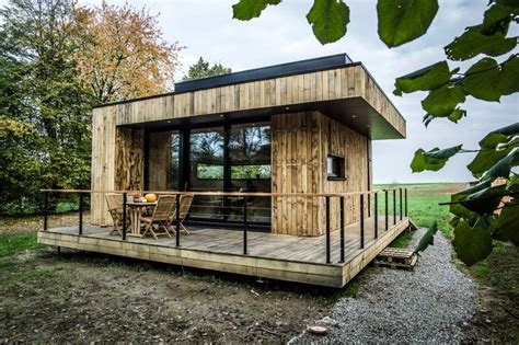 La Coopérative Wallonne Ecolodge A Mis Sur Pieux Son Wald Cube Un