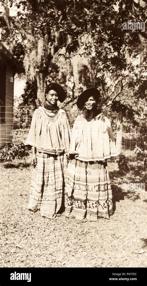 Seminole Women In Estero Florida In February 1939 Usa Stock Photo