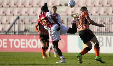 Oefenzege Voor Ajax In Doelpuntrijk Duel Met Fc Volendam