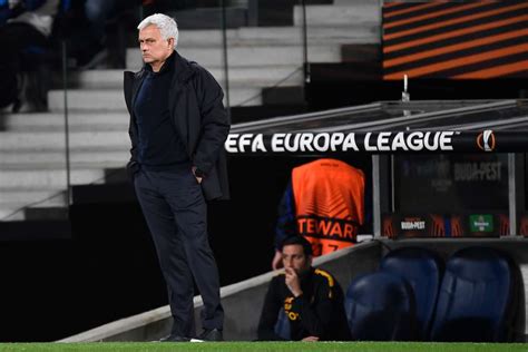 Mourinho Si Gode La Qualificazione E Accende Il Derby Provocando I