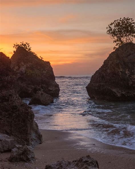 Informasi Wisata Pantai Bingin Bali