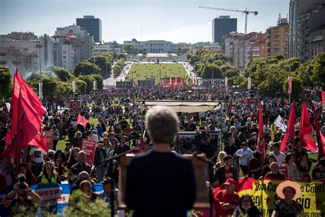 1 º Maio Milhares De Pessoas Rumam Do Martim Moniz à Alameda Em Lisboa