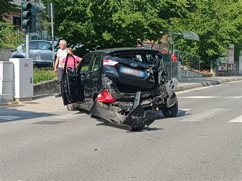 Rocambolesco Incidente A Brenna Distrutte Tre Auto Prima Como