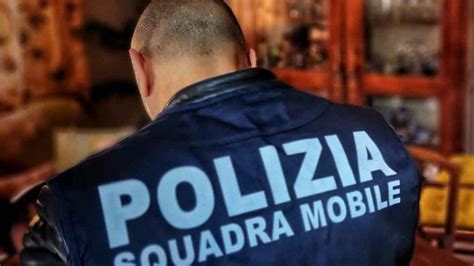 Sedicenne respinge il violentatore a calci è caccia al maniaco di