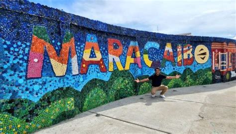 Artista Oscar Olivares Termina Su Mural De Tapas En Homenaje A La Chinita