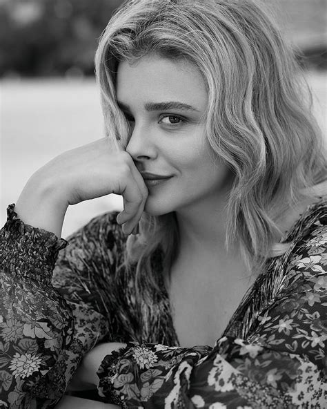 Chloë Grace Moretz blonde blond hair celebrity looking at viewer