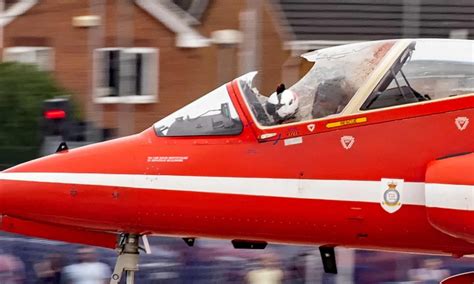 Eagle Hunter Bird Strike Raf Red Arrows Monsoon Rain Nazca Picture