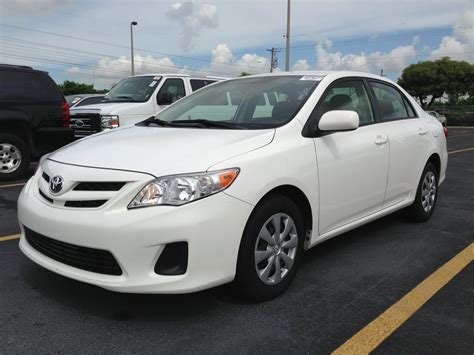 Toyota Corolla White - amazing photo gallery, some information and ...