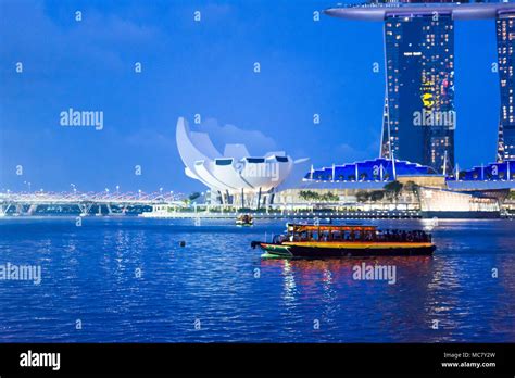 Night Photo of Singapore Marina Bay Sands hotel and River, Singapore ...