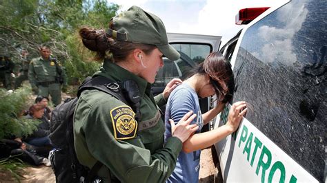 Migrantes Detenidos En Frontera Con México Piensan Que Pueden Quedarse