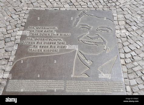 Reagan At Berlin Wall Hi Res Stock Photography And Images Alamy