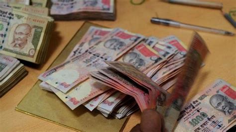 Rs 1 Crore In Old Currency Notes Looted From Bank News Khaleej Times