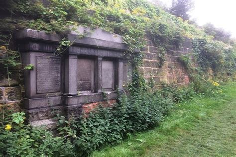 Small Group St James Cemetery Tour In Liverpool