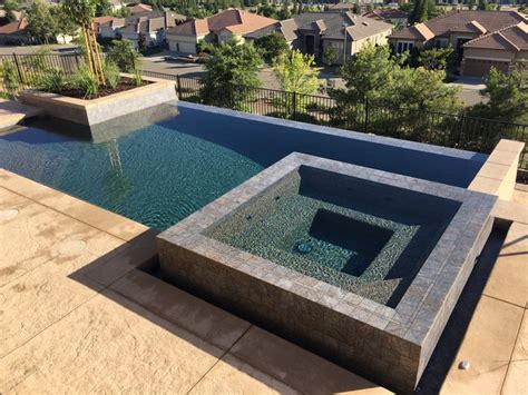 Folsom Vanishing Edge Pool with Perimeter Overflow Spa - Contemporary ...