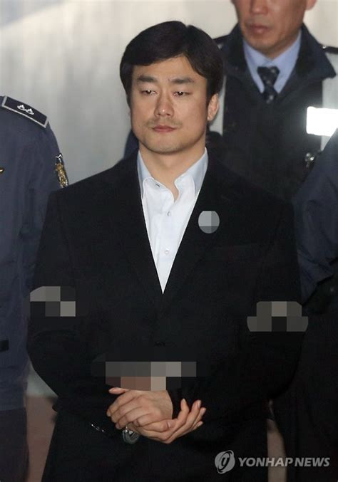 영장실질심사 출석하는 이영선 청와대 행정관 매일경제