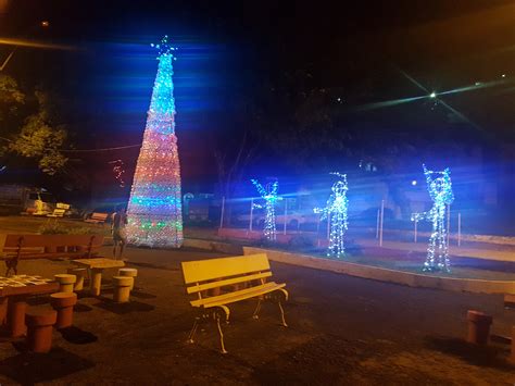 Moradores Se Unem E Realizam Decora O Natalina Na Pra A Santos Dumont